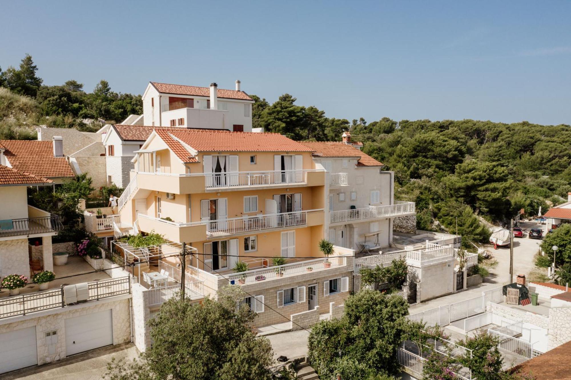 Apartments Sunny Elza Хвар Екстер'єр фото
